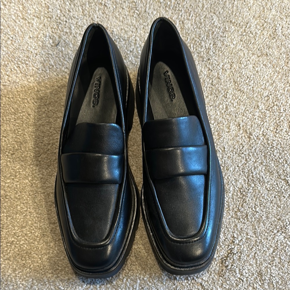 Vince  Black Leather Loafers size reads 7.5. Fit 8